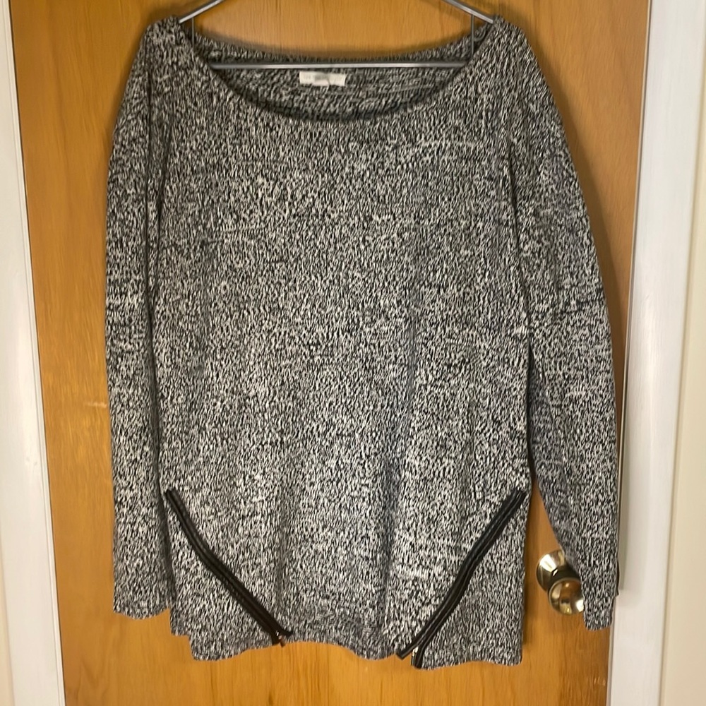 New York & Company Womens Large Black and White Sweater Zipper Accents